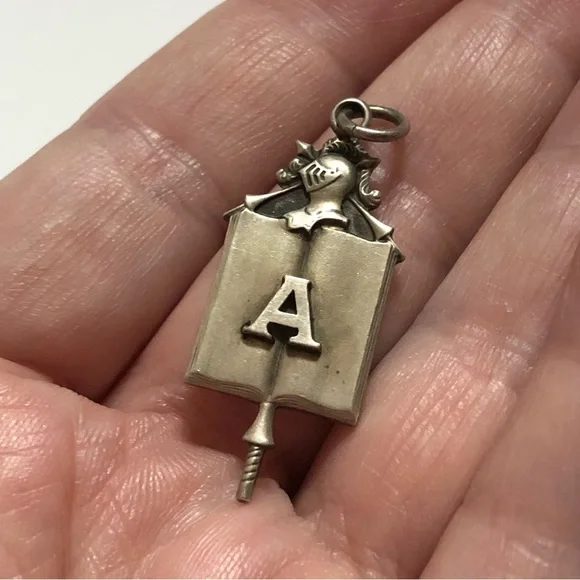 Vintage silver metal school lavaliere style pendant knight helmet letter A - Picture 8 of 9